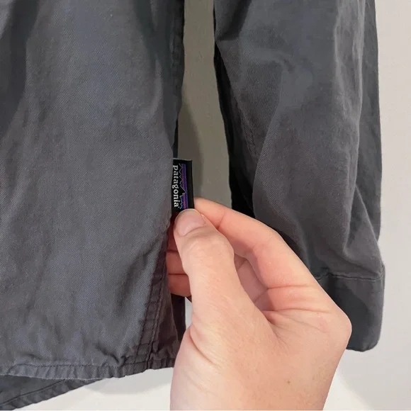 Patagonia Men’s Organic Cotton Button Up Gray Shirt With Front Pockets Medium LS - Picture 2 of 6